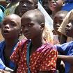 Kinderen in Mucwini, Uganda, tijdens een humanitaire trip.